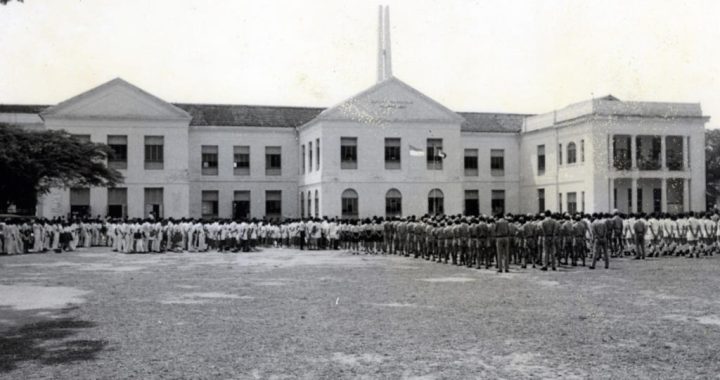 Which is the Oldest Secondary School in Singapore?